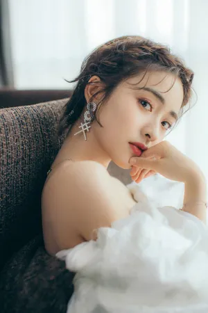 沈月俏丽短发优雅少女感写真图片_6
