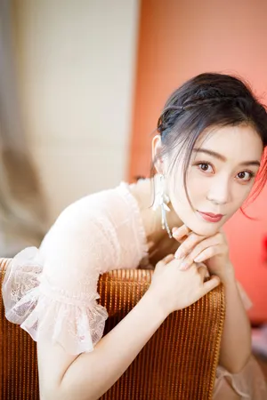 袁姗姗优雅知性写真图片_2