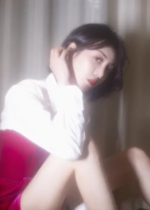 李溪芮优雅甜美写真图片