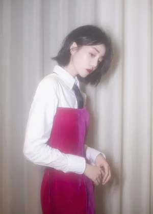 李溪芮优雅甜美写真图片_3