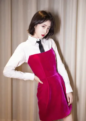 李溪芮优雅甜美写真图片_4
