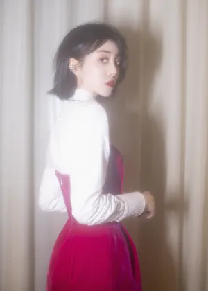 李溪芮优雅甜美写真图片_5