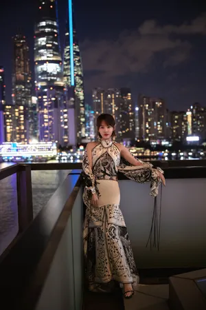 张嘉倪印花连衣裙仙气写真图片_5