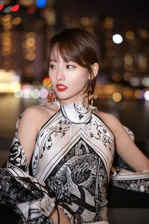 张嘉倪印花连衣裙仙气写真图片_6
