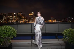 张嘉倪印花连衣裙仙气写真图片_7