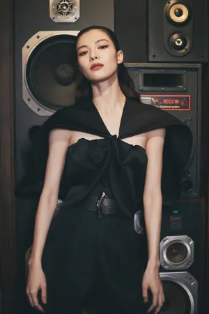 钟楚曦黑色系飒爽写真图片_2