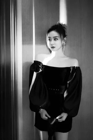 袁姗姗性感一字肩写真图片