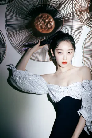 蒋梦婕抹胸裙性感写真图片_2
