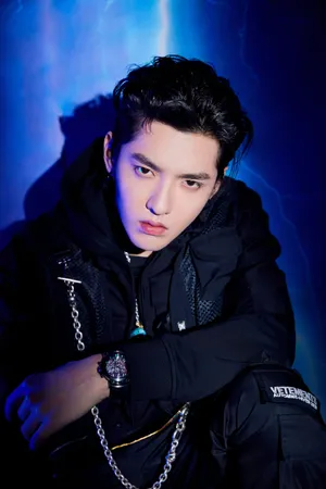 吴亦凡黑色系街头风写真图片_6