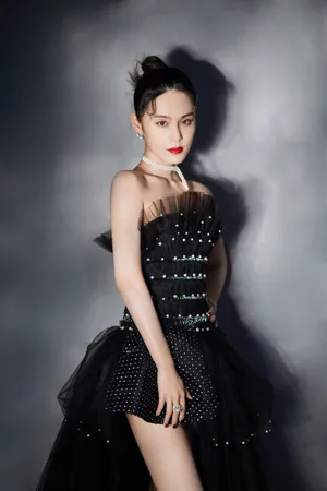韩丹桐暗黑公主裙性感写真图片
