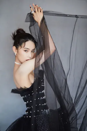 韩丹桐暗黑公主裙性感写真图片_3