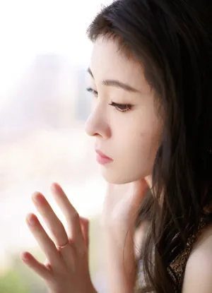 张碧晨红裙性感优雅写真图片_7