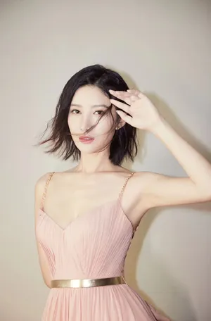 吴优性感吊带裙写真图片_3