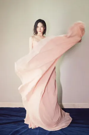 吴优性感吊带裙写真图片_4