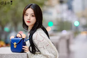 杨超越鬼马元气街拍写真图片_5