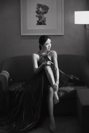 娄艺潇性感妩媚写真图片_5