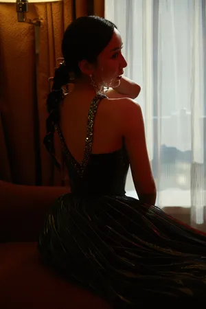 娄艺潇性感妩媚写真图片_6