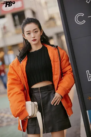 何泓姗橘色系清爽时尚街拍图片_4