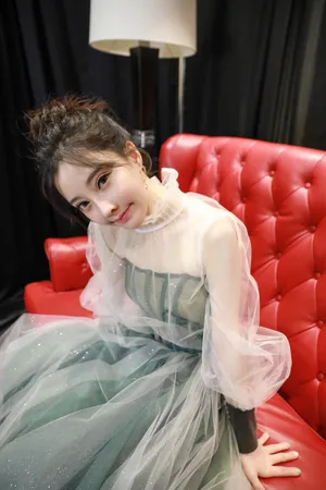 冯提莫仙气十足甜美性感图片_1