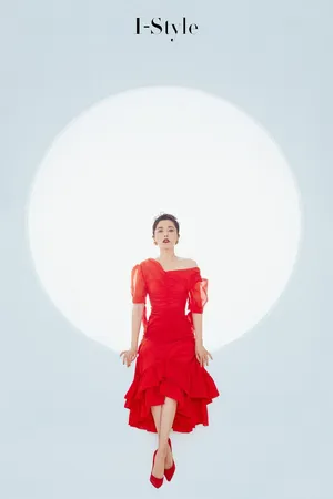 曾黎性感妩媚红裙写真图片