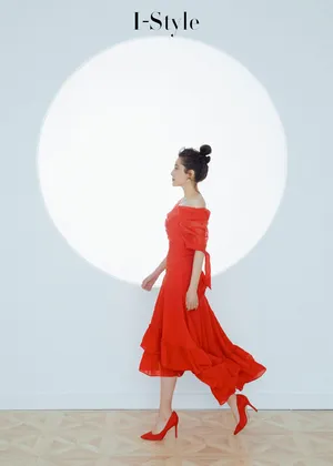 曾黎性感妩媚红裙写真图片_3