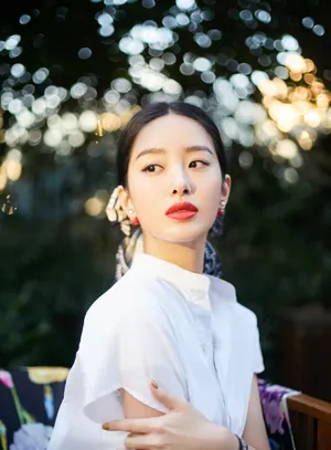 杨采钰性感明媚写真图片