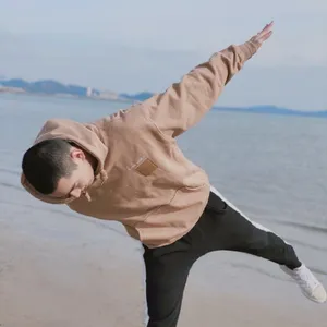 陈星旭寸头海边活力写真图片