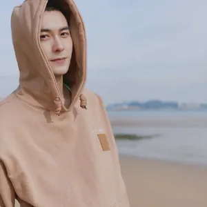 陈星旭寸头海边活力写真图片_5