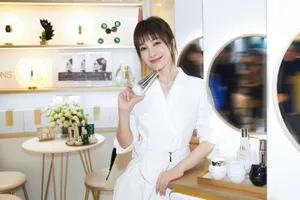 吴昕清新白裙品牌活动图片