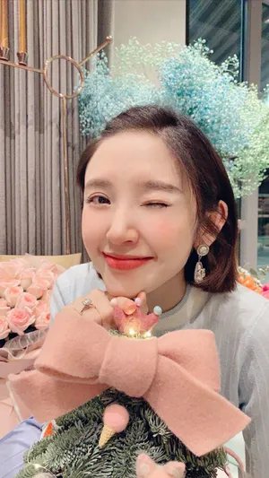 唐艺昕甜美俏皮私服图片_4