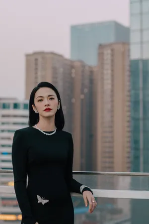姚晨黑裙性感甜酷写真图片