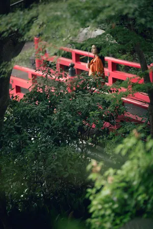 李沁雨中漫步唯美写真图片_2