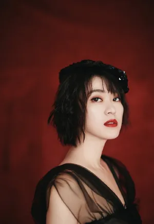黄璐性感妩媚写真图片