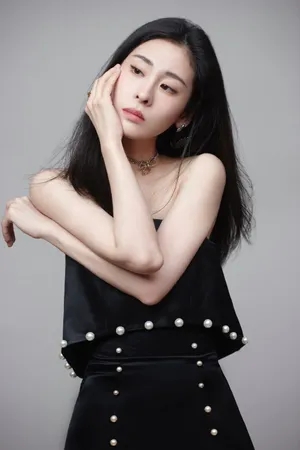 张碧晨黑裙优雅性感写真图片_3