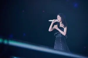 张碧晨黑裙优雅性感写真图片_4