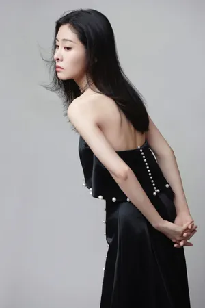 张碧晨黑裙优雅性感写真图片_5