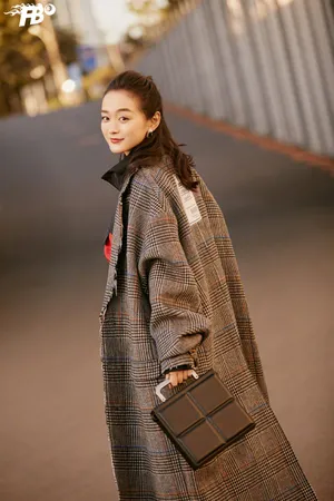 何泓姗率性利落街拍图片_2