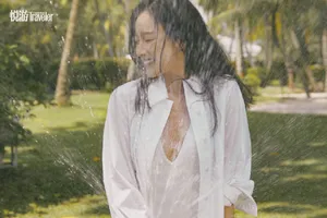 倪妮海边戏水湿身性感写真图片_6