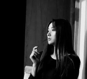李若宁黑白甜酷写真图片_2