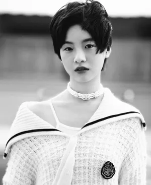 李庚希时尚杂志性感写真大片_2