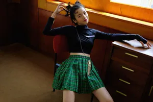 李庚希时尚杂志性感写真大片_8