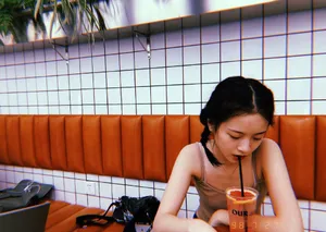 李庚希港风文艺写真图片_3