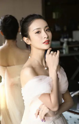 赖雨濛性感一字肩礼服写真图片_3