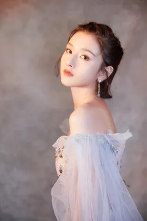 宋祖儿抹胸纱裙仙气写真图片