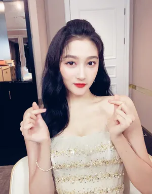 关晓彤甜美可爱自拍照图片_2