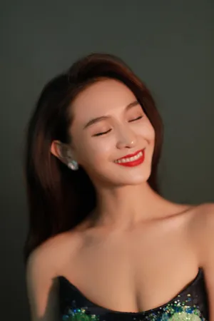 海铃性感妩媚写真图片