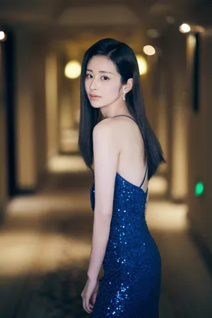 颖儿亮片鱼尾裙性感写真图片_5