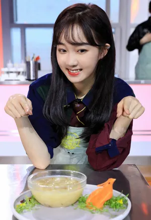李子璇俏皮可爱综艺剧照图片_2