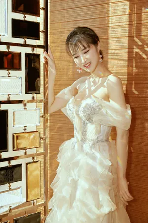 奚望轻纱长裙精致优雅写真图片_2