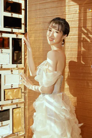 奚望轻纱长裙精致优雅写真图片_5